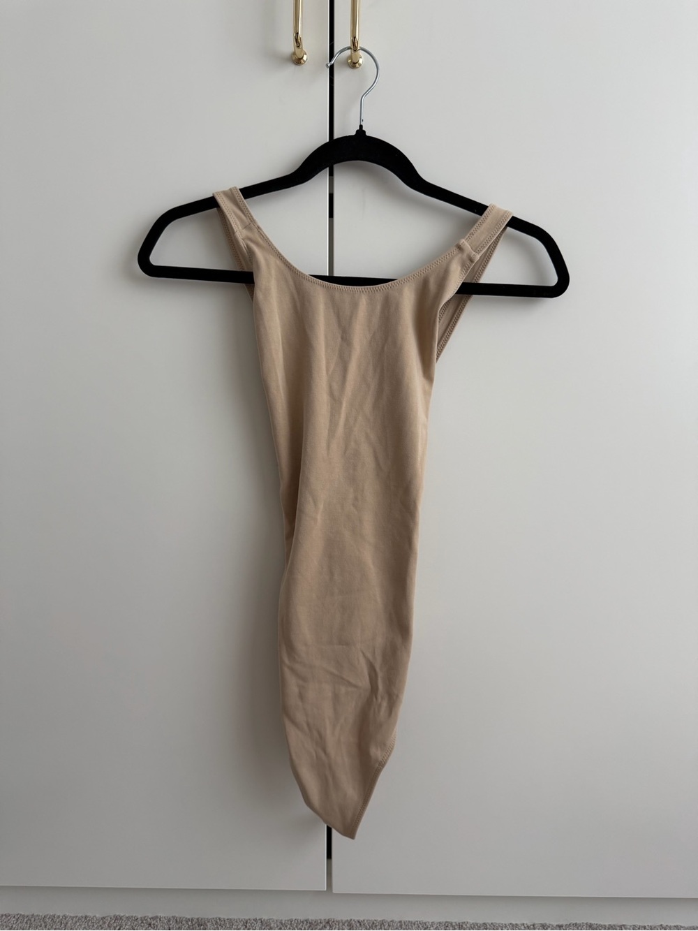 Aritzia Wilfred Free Beige Scoop Neck Crisscross Bodysuit